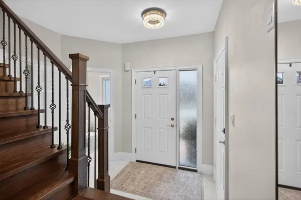 122 Hollybush DR, Hamilton, ON L8B 0P1