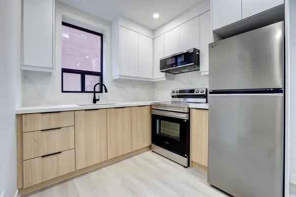 20 Duke ST #305, Hamilton, ON L8P 1X1