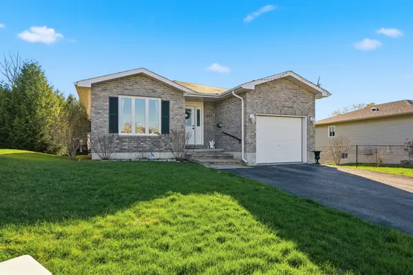 167 Nicholas ST, Quinte West, ON K8V 6E8