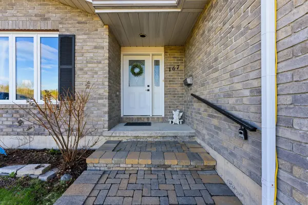 167 Nicholas ST, Quinte West, ON K8V 6E8