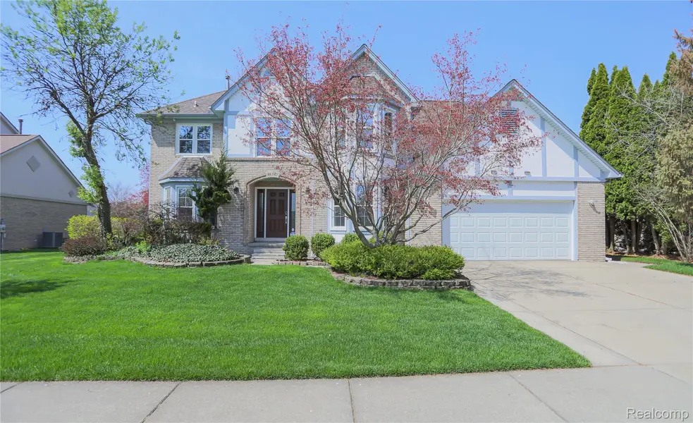46349 Coachwood DR, Shelby Charter Township, MI 48315
