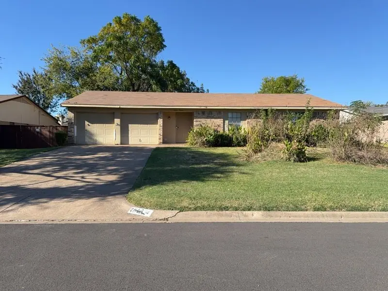 1613 Edge Hill Road, Benbrook, TX 76126