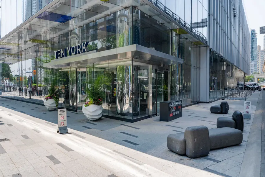 10 York ST #4303, Toronto C01, ON M5J 0E1