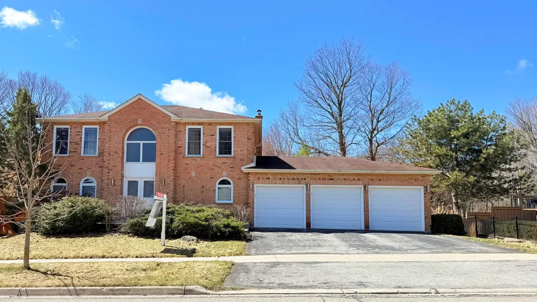 235 Kemano RD, Aurora, ON L4G 5Z1