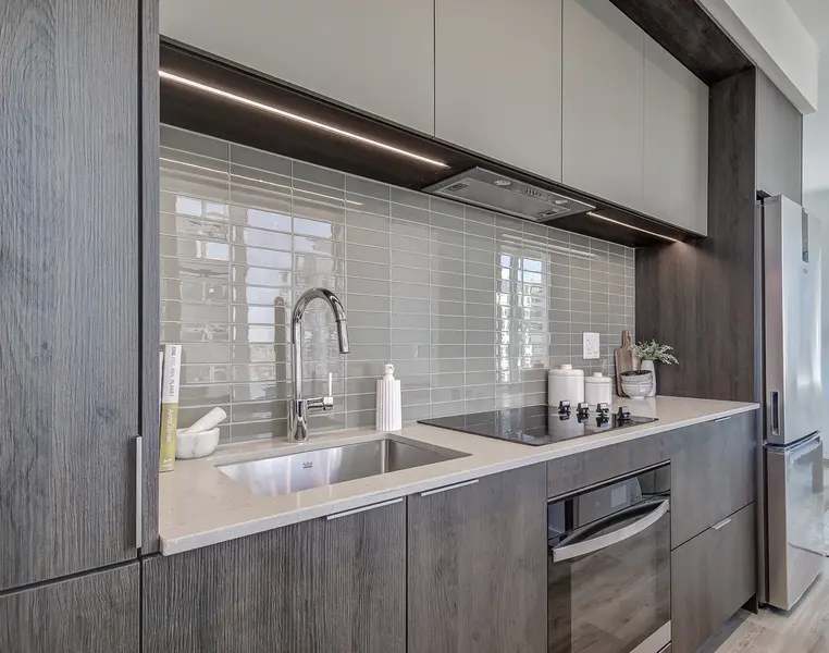 395 Square One DR #3206, Mississauga, ON L5B 0P6