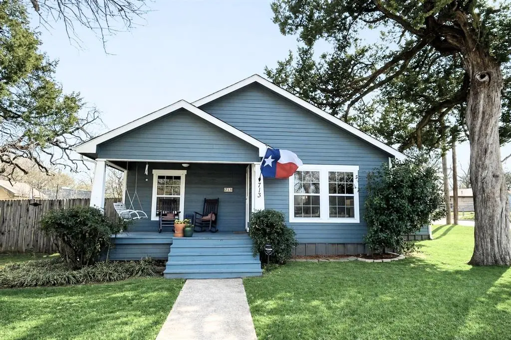 713 W Spring Street, Weatherford, TX 76086