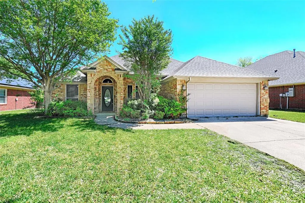 516 Chestnut Lane, Saginaw, TX 76179