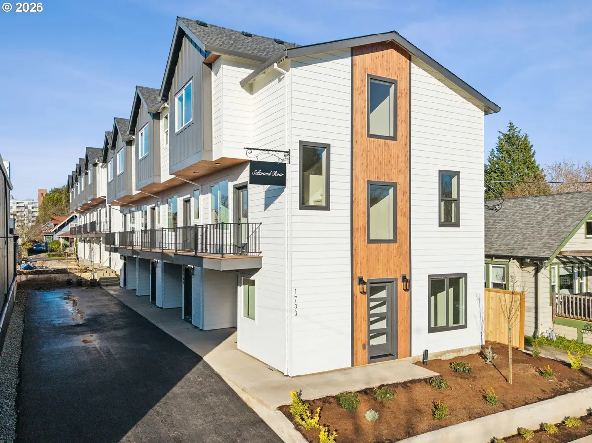 1724 SE SHERRETT ST, Portland, OR 97202