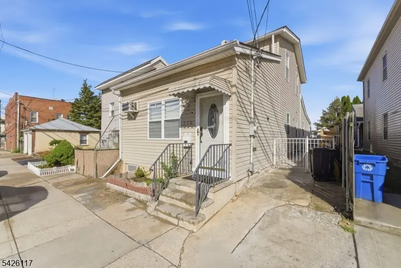 270 Westervelt Pl, Lodi Boro, NJ 07644