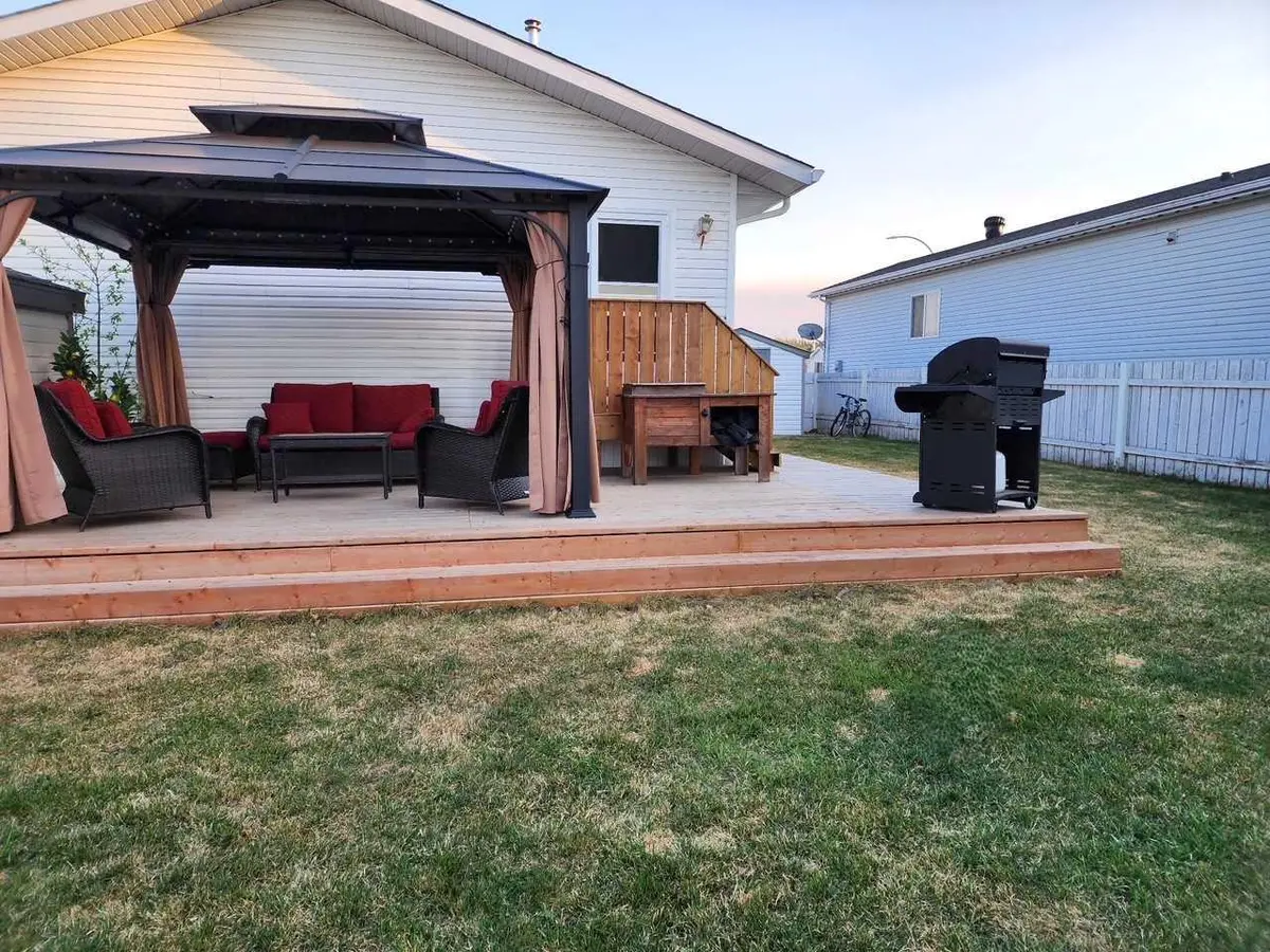 18 Jackson PL, Whitecourt, AB T7S 1T7