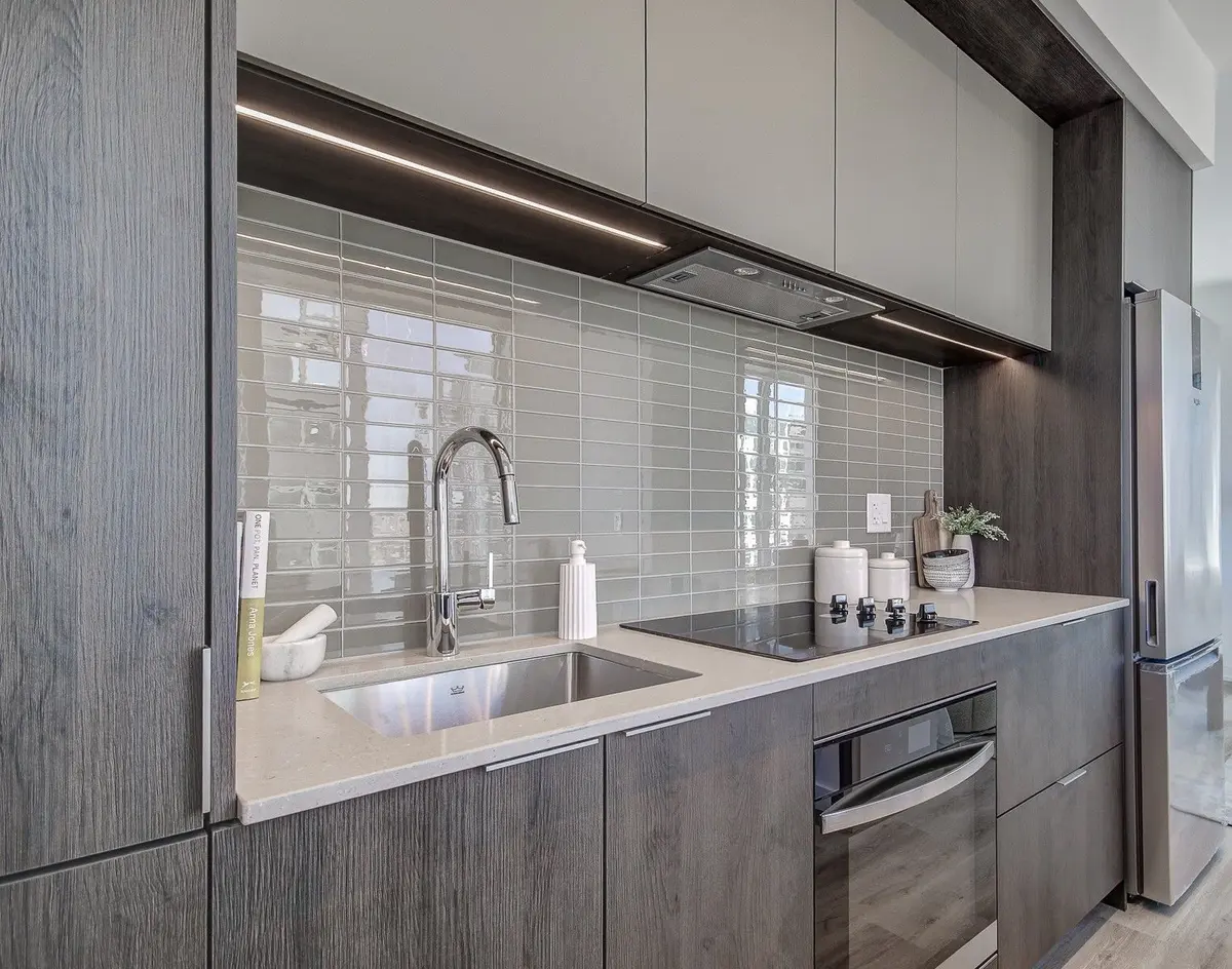 395 Square One DR #3206, Mississauga, ON L5B 0P6