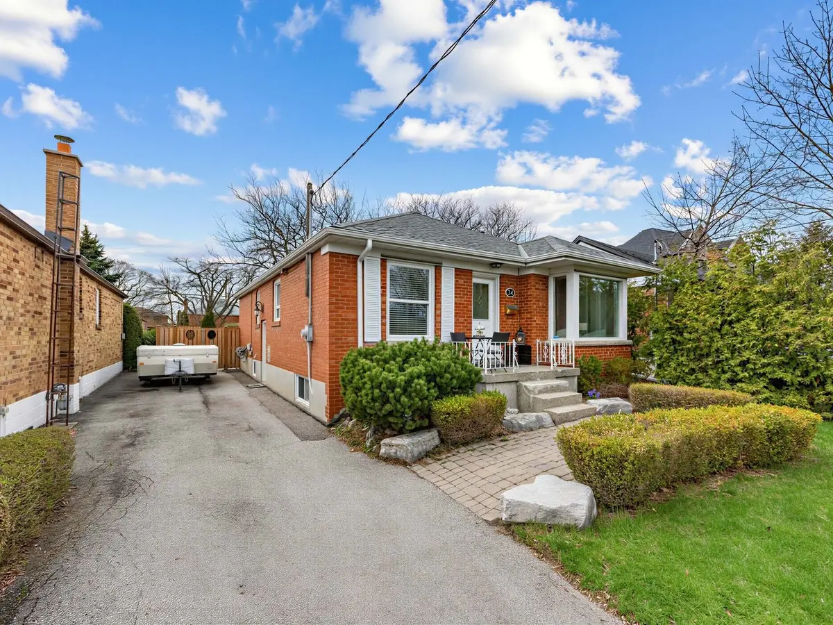 24 Billingham RD, Toronto W08, ON M9B 3X1
