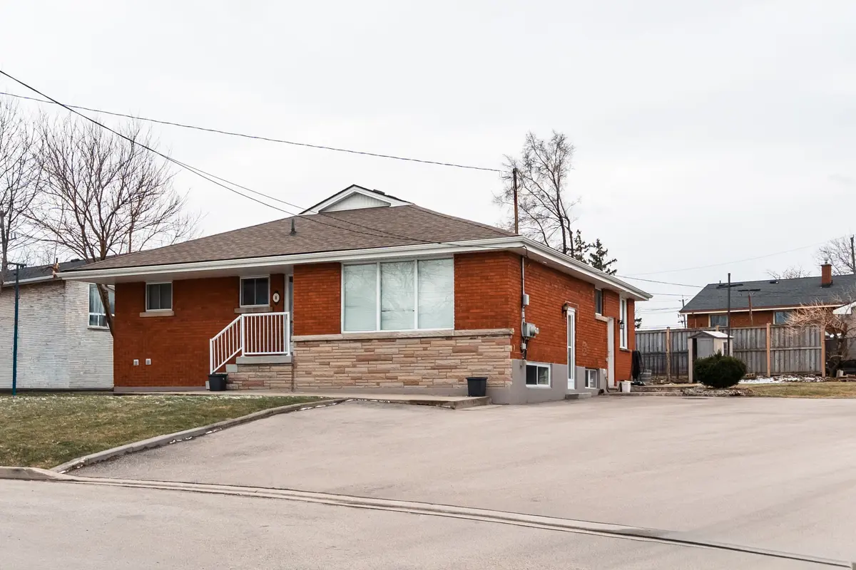 8 Salmond CT #Lower, Hamilton, ON L8T 2J7