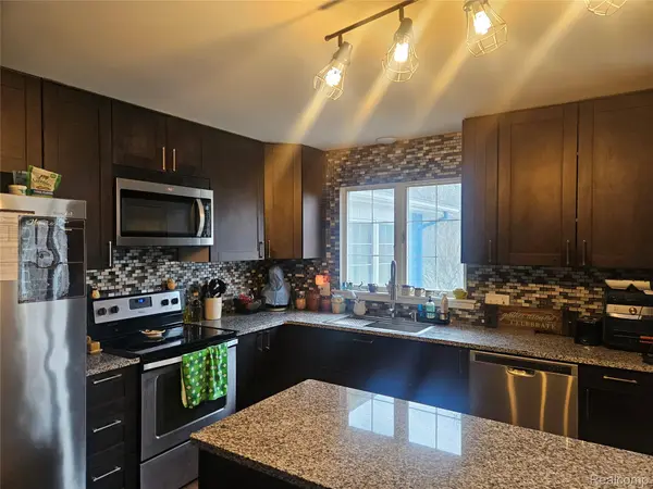 5244 Applewood DR, Flushing Charter Township, MI 48433