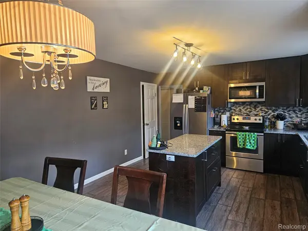 5244 Applewood DR, Flushing Charter Township, MI 48433