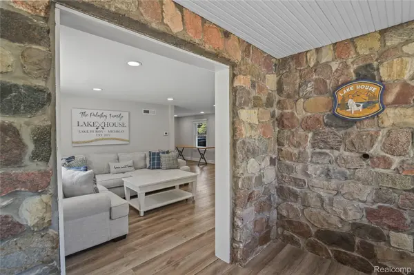 3051 Elmwood DR, Fort Gratiot Charter Township, MI 48059