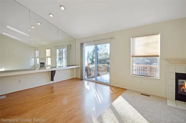 263 Whispering HL, Commerce Charter Township, MI 48390