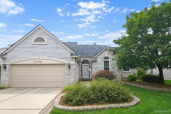 1770 Dogwood TRL, Commerce Charter Township, MI 48390