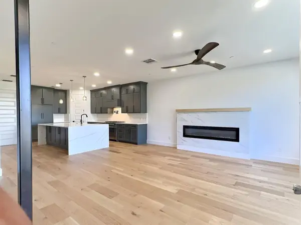 404 Vista Buena Trail, Fort Worth, TX 76111