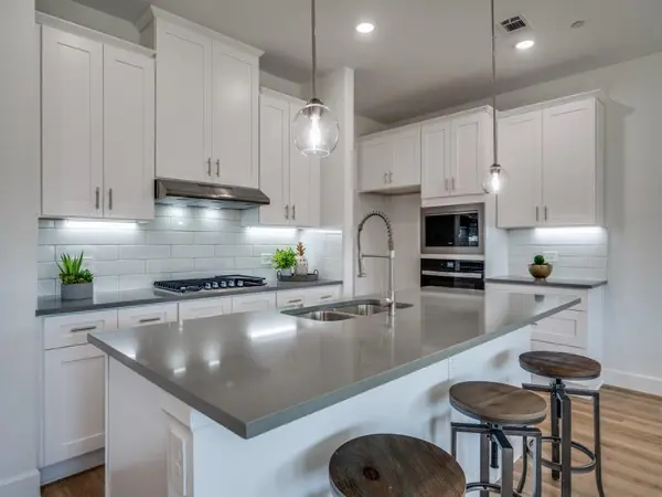 5613 Woodlands Drive, The Colony, TX 75056