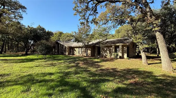 3309 Hollow Creek Road, Arlington, TX 76001