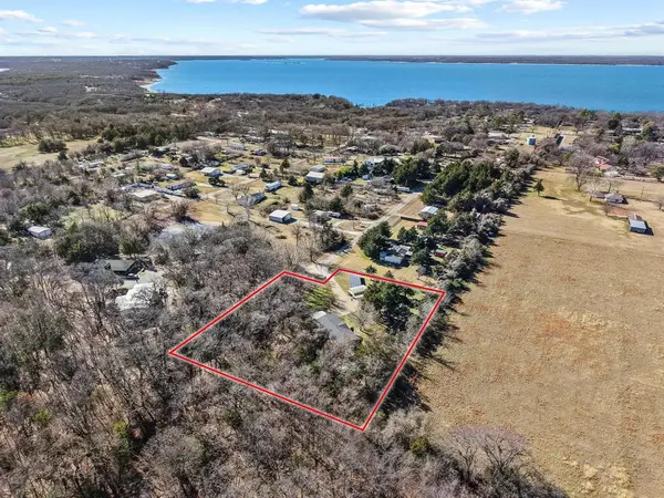 341 Pecan Place Lane, Pottsboro, TX 75076