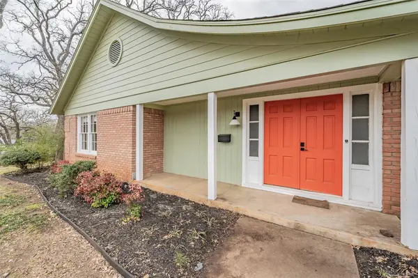 5917 Jacqueline Road, Fort Worth, TX 76112