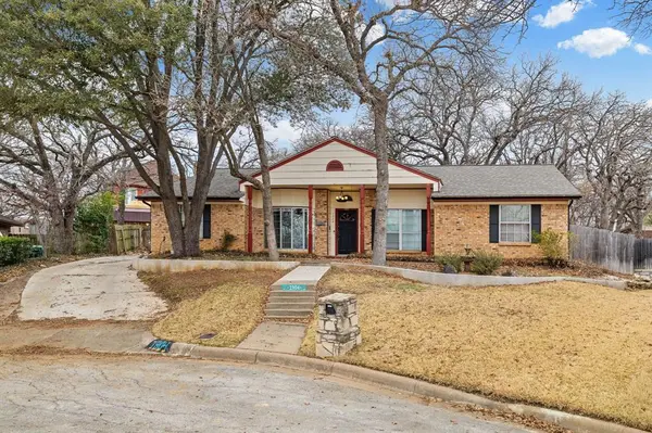 1904 Bay Oaks Court, Fort Worth, TX 76112