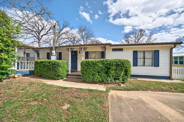 212 Sunray Street, Mabank, TX 75156