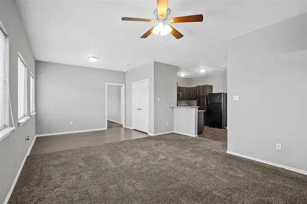 609 Meadow View Court #201, Denton, TX 76207