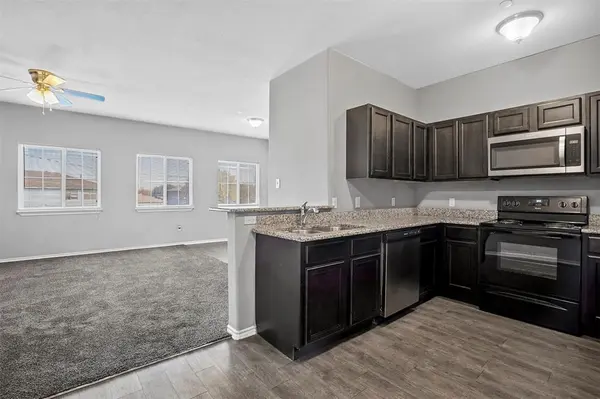 609 Meadow View Court #201, Denton, TX 76207