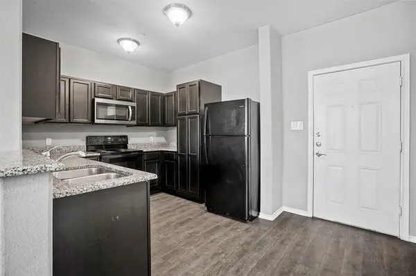 609 Meadow View Court #201, Denton, TX 76207