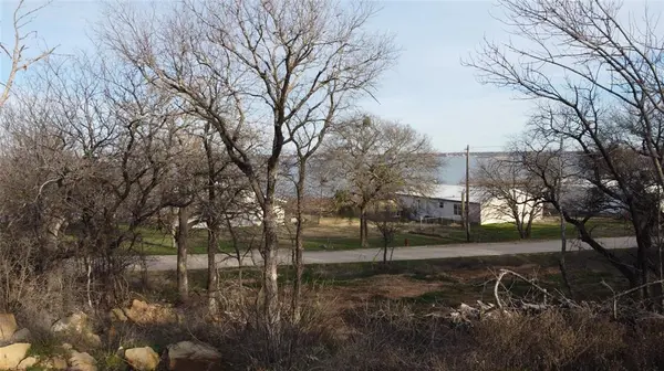 128 Meadow Pond Court, Runaway Bay, TX 76426