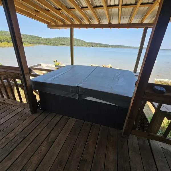 140 Meadow Pond Court, Runaway Bay, TX 76426