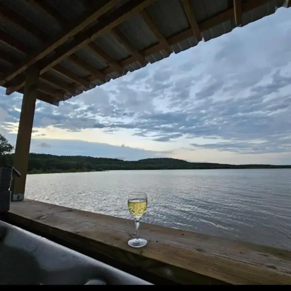 140 Meadow Pond Court, Runaway Bay, TX 76426