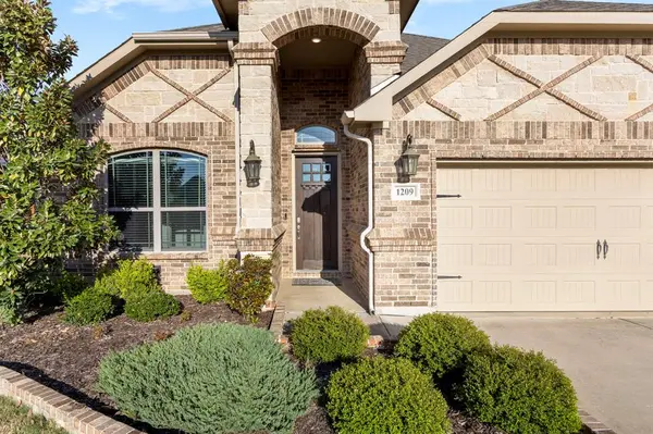 1209 Rushmore Drive, Burleson, TX 76028