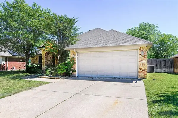 516 Chestnut Lane, Saginaw, TX 76179