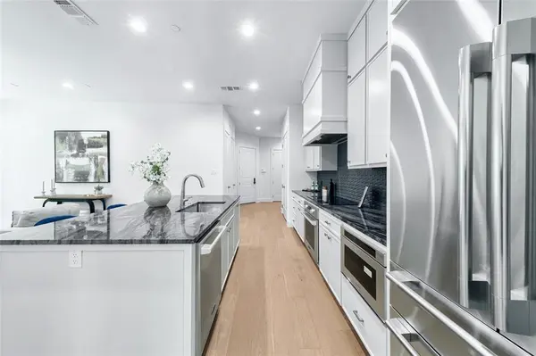 3601 Routh Street #2F, Dallas, TX 75219