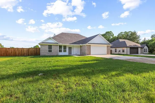 903 W Cardinal Street, Ector, TX 75439