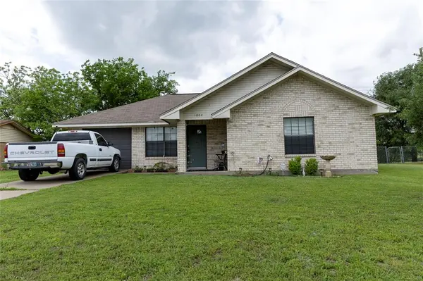 1004 Clover Street, Bellmead, TX 76705