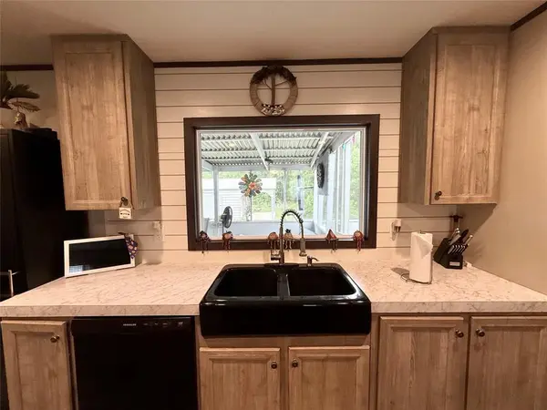 8750 Pinehaven Drive, Keithville, LA 71047