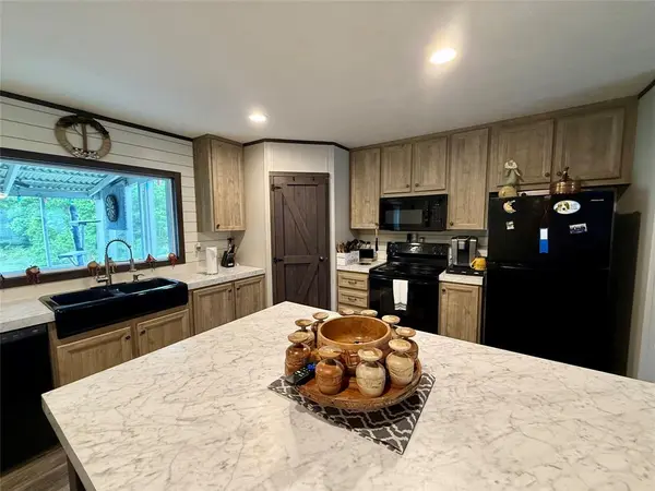 8750 Pinehaven Drive, Keithville, LA 71047