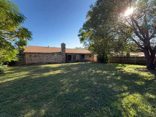 1613 Edge Hill Road, Benbrook, TX 76126