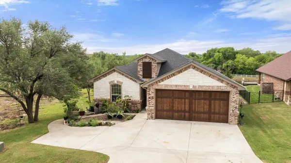 8828 Sundance Place Court, Granbury, TX 76049
