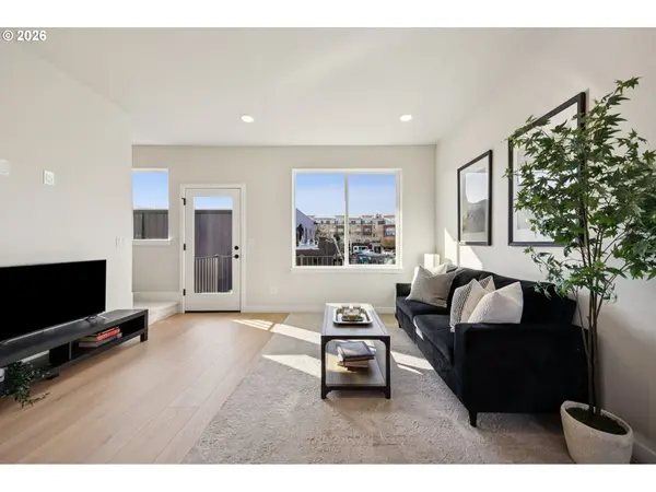 1724 SE SHERRETT ST, Portland, OR 97202