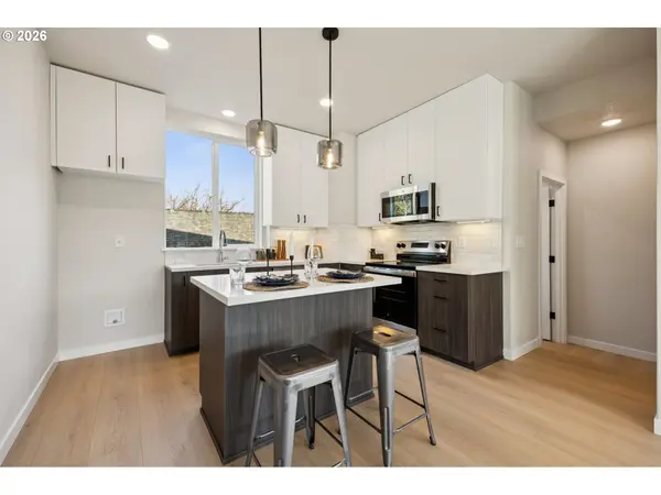 1724 SE SHERRETT ST, Portland, OR 97202