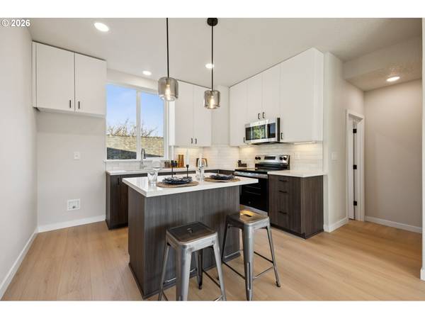 1724 SE SHERRETT ST, Portland, OR 97202