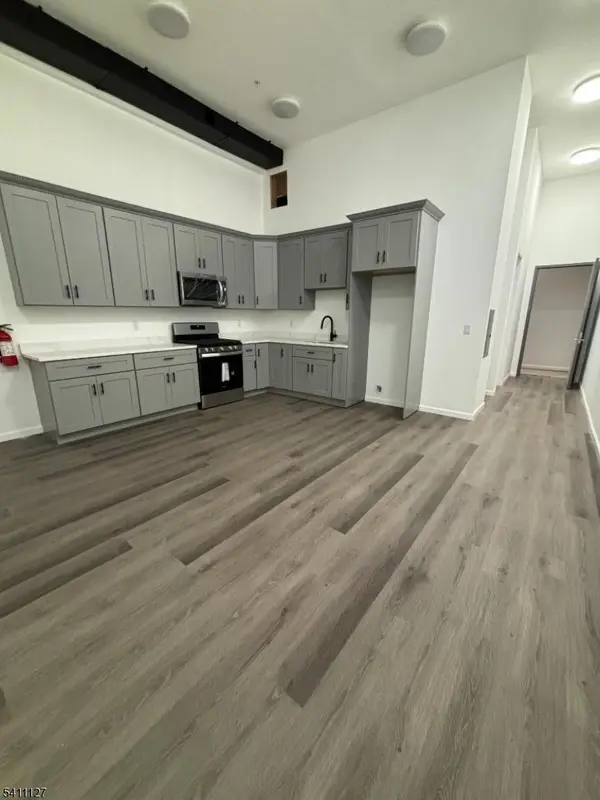 24 Elm St #202, Paterson City, NJ 07501