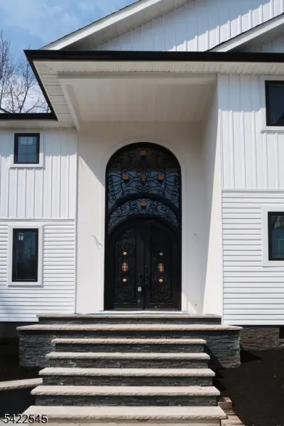 261 Apple Tree Ln, Mountainside Boro, NJ 07092