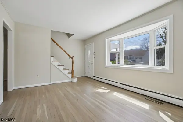 44 Colonia Pl, Woodbridge Twp., NJ 07067